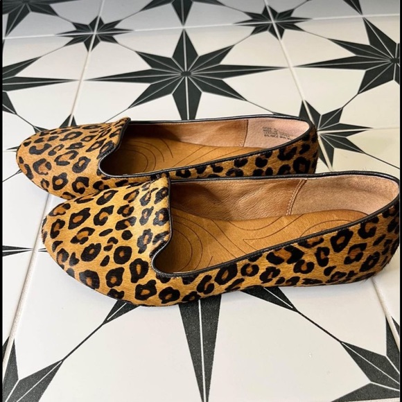 ‼️SOLD‼️ Clarks Leopard Mohair Flats - Picture 2 of 4